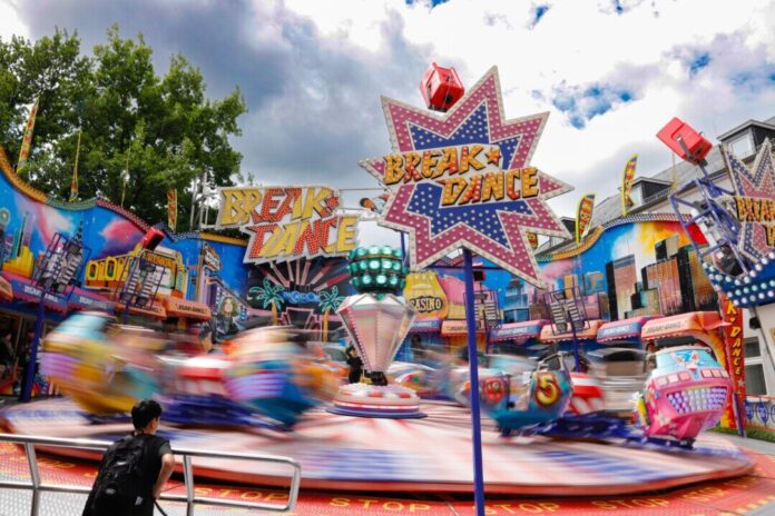 Das Fahrgeschäft "Break Dance" gehört längst zum Velberter Kirmes-Inventar und ist beliebt bei den Besuchern. Archivfoto: Volkmann Das Fahrgeschäft "Break Dance" gehört längst zum Velberter Kirmes-Inventar und ist beliebt bei den Besuchern. Archivfoto: Volkmann