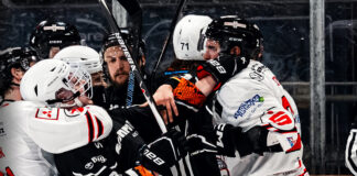 Ratingens Ice Aliens starten mit Sieg in die Saison Das intensive Spiel haben die Ratinger für sich entschieden. Foto: Leo Willem
