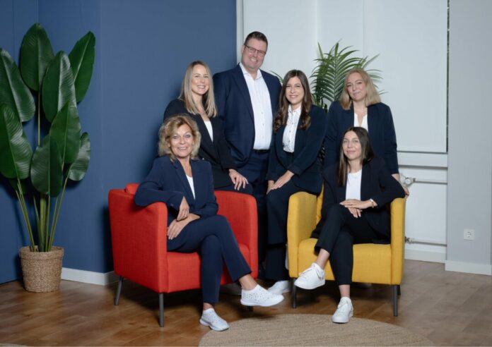 PM 2026_021Wechsel in der Leitung Baufinanzierung Auf ihre neue Aufgabe als Leiterin des Teams freut sich Sandra Mehler, die aktuell noch mit Anna Zoschke im Rahmen des Wechsels quasi im Tandem arbeitet, sehr. Foto: Sparkasse HRV