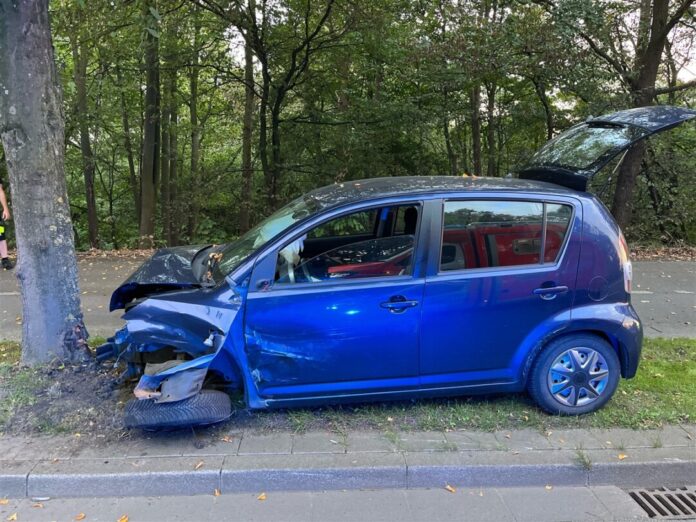 Urheber Polizei Gelsenkirchen Der Wagen wurde erheblich beschädigt. Foto: Polizei Gelsenkirchen