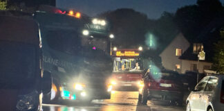 Platzangst im Planetenviertel: Busse stecken in schmalen Straßen
