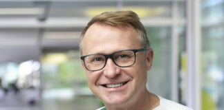 Medizinforum an Velberter Klinik: Arthrose des Kniegelenkes Chefarzt Dr. med. Peter Riess informiert über Arthrose. Foto: Foto: Helios/Michael Mutzberg