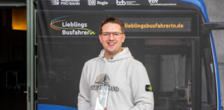 Wuppertal: Lenker auf Linie 611 gehört zu Deutschlands beliebtesten Busfahrern WSW-Busfahrer Sven Leihener freute sich über die Auszeichnung als Lieblingsbusfahrer 2026. Foto: Michael Fahrig
