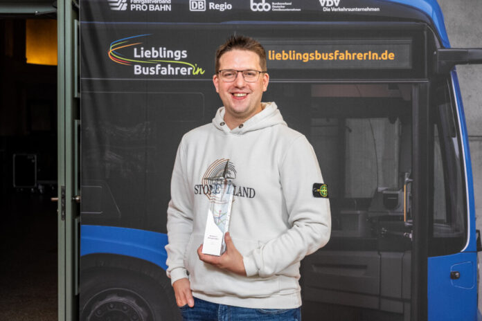 Lieblingsbusfahrer 2026 WSW-Busfahrer Sven Leihener freute sich über die Auszeichnung als Lieblingsbusfahrer 2026. Foto: Michael Fahrig