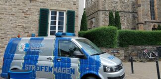 „Streifenwagen“ in Ratingen: Polizei informiert über Kriminalprävention Der "Streifenwagen" macht halt in Ratingen. Foto: Polizei