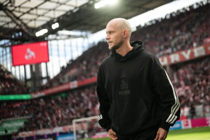 1. FC Köln - FC Schalke 04 Gegen Trainer René Wagner wurden «Wagner raus»-Rufe und Pfiffe laut.