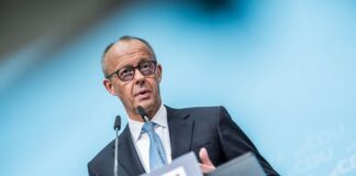 Merz weist Kritik am Umgang mit Bärbel Bas zurück Kanzler und CDU-Chef Friedrich Merz weist in der Pressekonferenz nach Beratungen der Parteispitze in Berlin Vorwürfe der zurückgetretenen Arbeitsministerin Bärbel Bas (SPD) und aus deren Partei zurück.