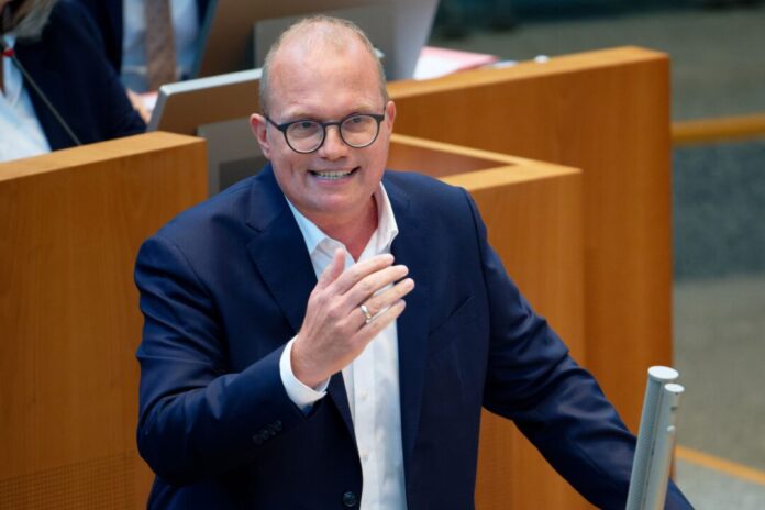 Jochen Ott Jochen Ott hält Gerhard Schröder in der SPD für isoliert. (Archivfoto)
