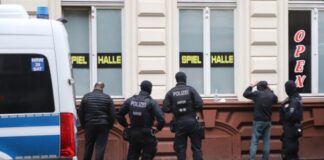 Razzia gegen organisierten Handel mit Waffen und Drogen Der Einsatz begann am frühen Morgen.