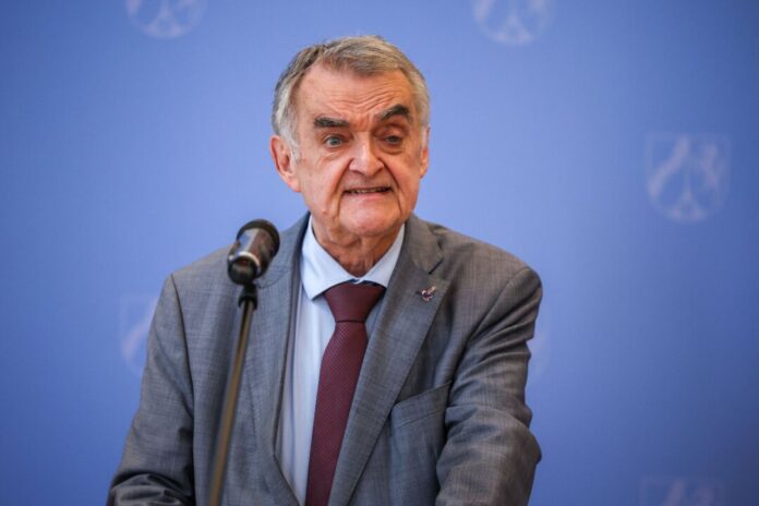 Statement Reul und Limbach zu Schlag gegen russische Hackergruppe Herbert Reul bei einem Pressestatement - er hat sich zu seinem Gesundheitszustand geäußert. (Archivbild)