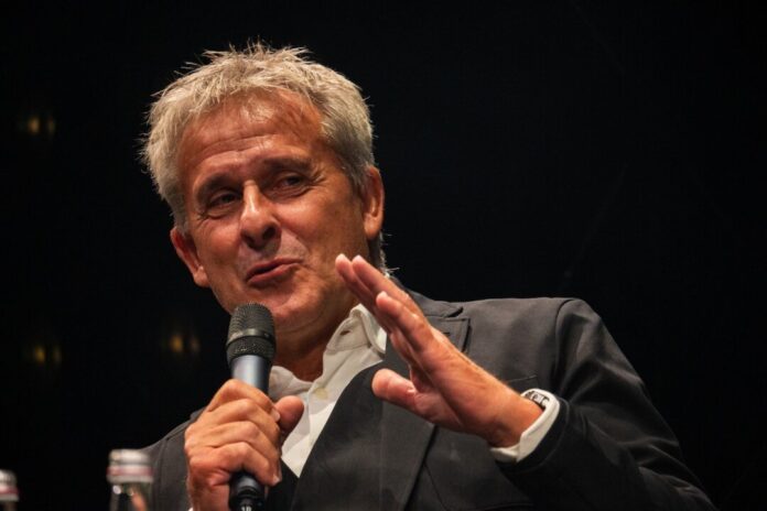 Pierre Littbarski Pierre Littbarski schimpfte nach dem torlosen Remis gegen Schalke über den Auftritt vom 1. FC Köln. (Archivbild)