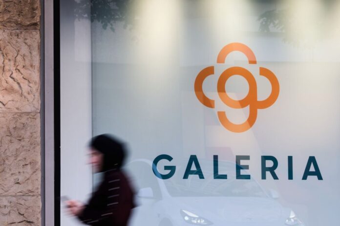 Warenhauskette Galeria Auch der Galeria-Gesamtbetriebsrat hat viele Fragen an das Management, wie aus einem Flugblatt an die Beschäftigten hervorgeht.