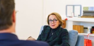 Auschwitz-Überlebende macht Druck auf Wüst wegen AfD-Verbot Die Holocaust-Überlebende Eva Umlauf fordert ein AfD-Verbotsverfahren.