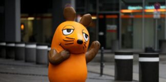 Wegen Bauarbeiten: Maus-Statue ist mal kurz weg Die Maus wurde für Bauarbeiten kurzzeitig abgebaut. (Archivbild)