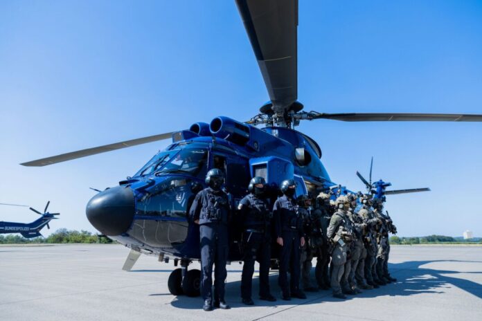 Dienststelle der Bundespolizei in Sankt Augustin Piloten der Bundespolizei müssen mit ihren Hubschraubern in den kommenden Wochen in den Abendstunden Übungsflüge absolvieren. (Archivbild)