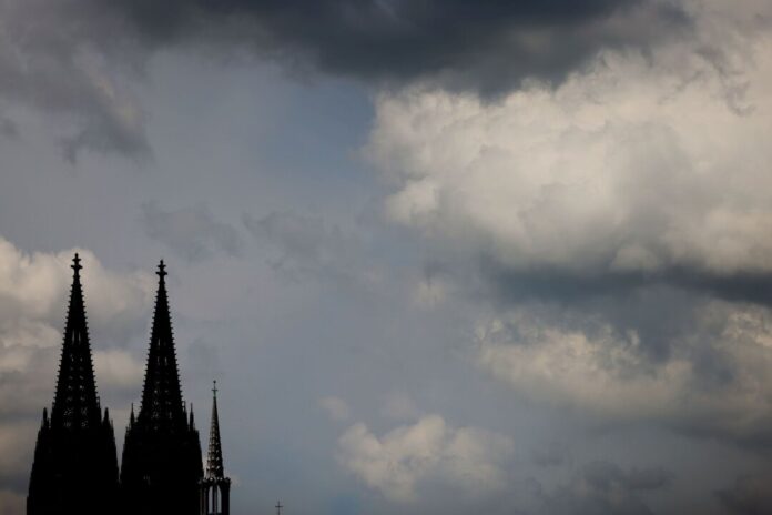 Erzbistum Köln - Dom Vor dem Oberlandesgericht Köln geht ein Missbrauchsopfer gegen eine Entscheidung des Landgerichts Köln in Berufung.(Archivbild)