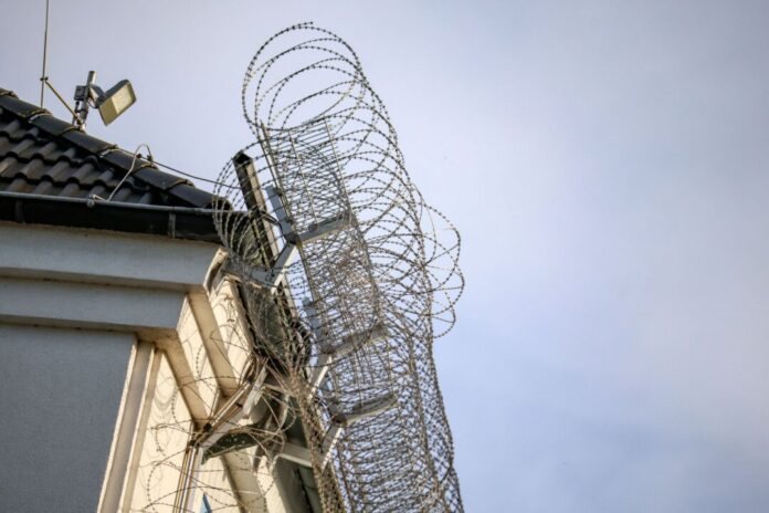 Zwei Männer verhelfen Häftling zur Flucht Hier sollte der Geflohene eigentlich einsitzen.