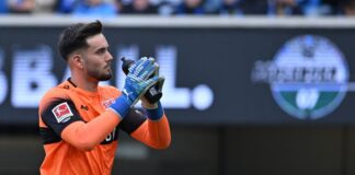 Tränen beim Torwart: emotionales Bundesliga-Debüt für Seimen Dennis Seimen stand erstmals in der Fußball-Bundesliga im Tor.