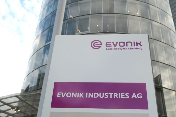 Evonik-Zentrale Die RAG-Stiftung hält 43 Prozent der Evonik-Aktien und ist damit größter Anteilseigner des Essener Spezialchemiekonzerns. (Archivbild)