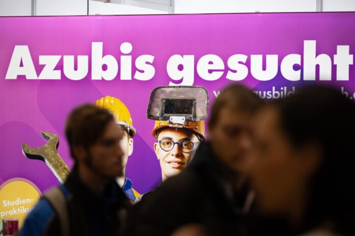 Ausbildungsmarkt Wie können mehr Ausbildungsplätze geschaffen werden? (Symbolfoto)