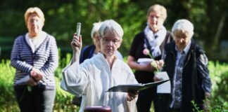 Beerdigungsbegleiter lassen auf dem letzten Weg nicht allein Etwa 120 Beerdigungen haben die Mitglieder bisher begleitet.