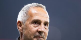 Kurioser Grund: Pressekonferenz mit Hütter abgebrochen Adi Hütter vor dem Spiel gegen Köln.