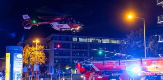 Jugendlicher bei Trainsurfing lebensgefährlich verletzt Bei der Rettung des 14-Jährigen war auch ein Rettungshubschrauber im Einsatz.