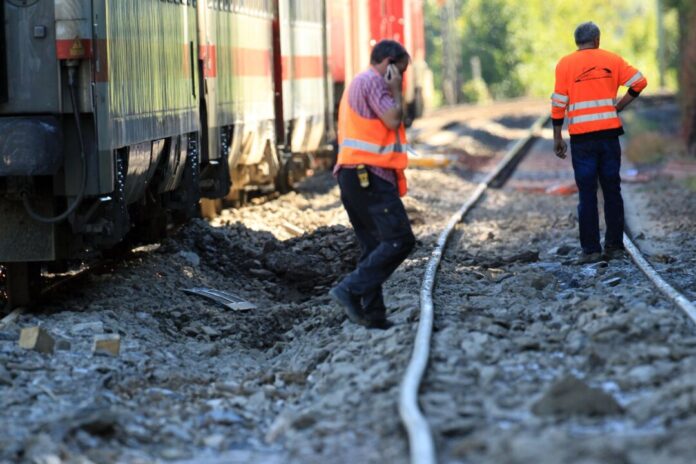 Linksrheinische Rheinstrecke Die Verkehrsminister von NRW und Rheinland-Pfalz pochen auf die geplante Sanierung der linksrheinischen Bahnstrecke 2028