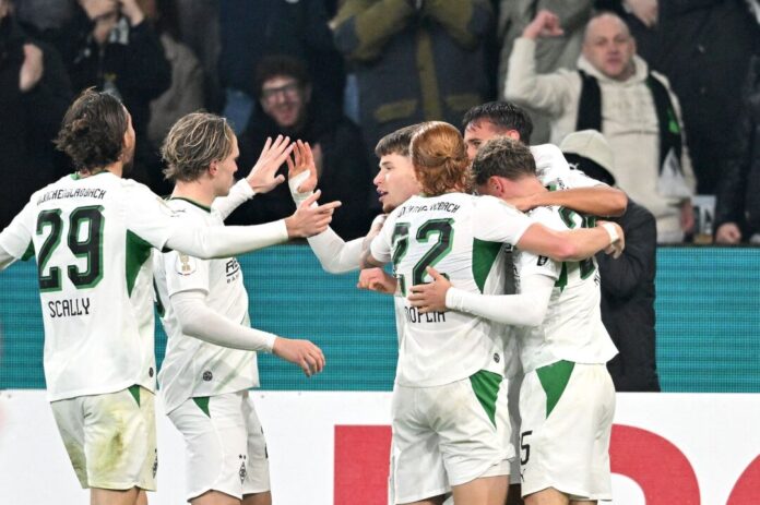 Bor. Mönchengladbach - Karlsruher SC Gladbach jubelt nach dem Saison-Fehlstart wieder.