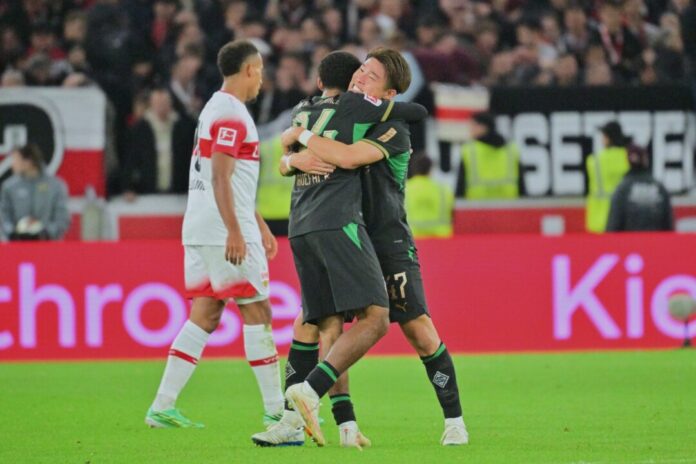 VfB Stuttgart - Borussia Mönchengladbach Große Erleichterung: Die Spieler von Borussia Mönchengladbach jubeln über den ersten Saisonsieg.
