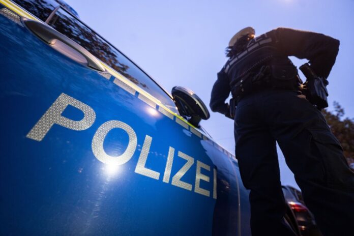 Polizei Symbolbild Rund 300 Einsatzkräfte waren in sieben Bundesländern im Einsatz. (Symbolbild)