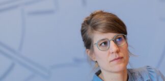 Jugendministerin Schäffer mahnt friedliche Gen-Z-Proteste an Nordrhein-Westfalens Jugendministerin Verena Schäffer (Grüne) bemüht sich, im Vorfeld der angekündigten Schüler-Proteste in Deutschland die Wogen zu glätten. (Archivbild)