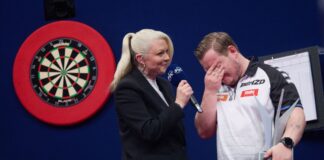 Schindler schluchzt: Stolz nach deutscher Darts-Premiere Martin Schindler kämpfte nach dem Finale mit den Tränen.