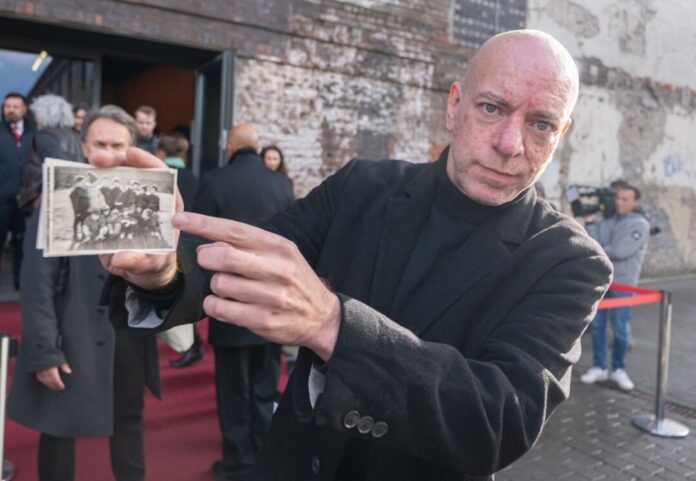 Trauerfeier für den verstorbenen Schauspieler Ralf Richter Fans und Familie nehmen Abschied von Ralf Richter