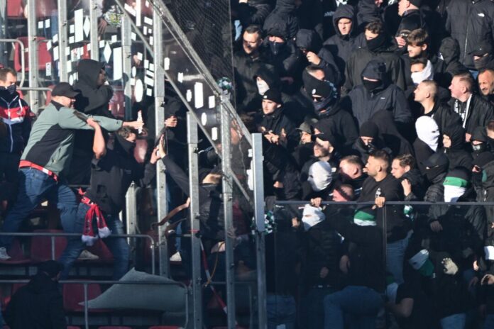1. FC Köln - Bor. Mönchengladbach Durch die Ausschreitungen während des Rheinderbys kam es zu sechs Verletzten.