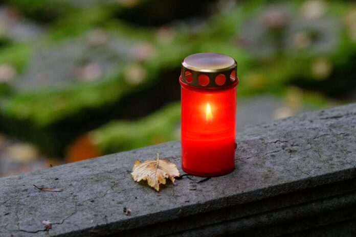 Nach Fund von totem Säugling: Alina wird beigesetzt Die Trauerfeier findet am Dienstag auf einem der städtischen Friedhöfe in Beckum statt. (Symbolbild)