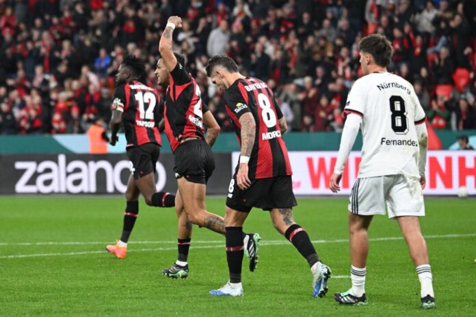 Bayer Leverkusen - 1. FC Nürnberg Leverkusens bejubelt den Anschlusstreffer zum 1:2.