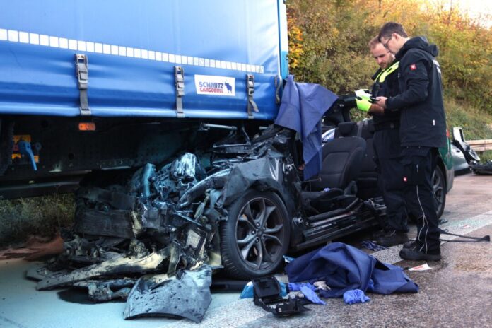 A4 in Richtung Köln nach Unfall bei Eschweiler gesperrt Die Schäden sind immens.