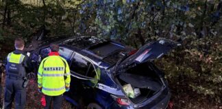 61-Jähriger nach Verkehrsunfall bei Reken im Krankenhaus Der Wagen kam schließlich in einem Straßengraben zum Stehen.