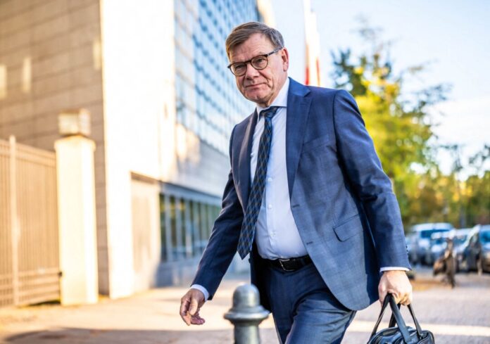 Klausur CDU Parteipräsidium Außenminister Johann Wadephul äußert sich vor Beratungen der CDU-Spitze vor der Parteizentrale in Berlin auch zum Rücktritt von SPD-Chefin und Arbeitsministerin Bärbel Bas.