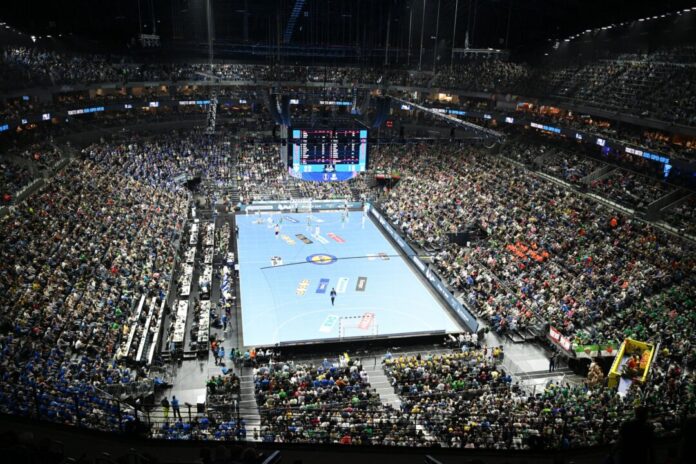 TBV Lemgo - SC Magdeburg Schon das Pokal-Final4 wurde 2026 auf einem Glasboden gespielt. (Archivbild)