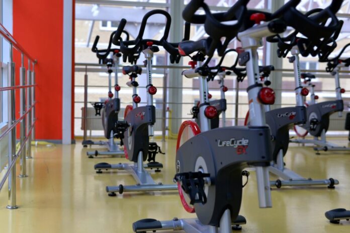 Indoor-Cycling-Geräte stehen bereit. Foto: pixabay/Symbolbild Indoor-Cycling-Geräte stehen bereit. Foto: pixabay/Symbolbild