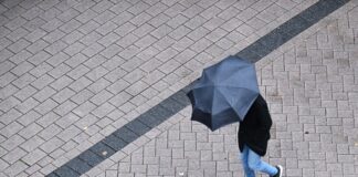 Erst Wolken und Regen, dann bleibt es trocken in NRW Heute regnet es in Nordrhein-Westfalen vereinzelt. (Symbolbild)