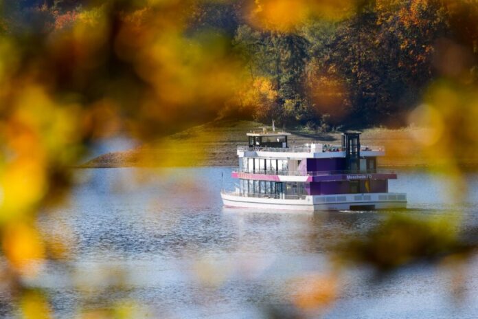 Eine Schiffsparty am Hennesee ist eskaliert. (Archivbild) Eine Schiffsparty am Hennesee ist eskaliert. (Archivbild)