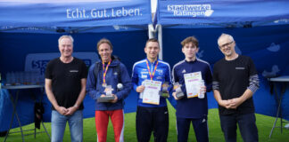 Ratinger Westbahnlauf feiert erfolgreiche Premiere Thomas Frühbuss (InWest), Wolfgang Lenz (Platz 3), Renee Bongers (Platz 1), Nico Neumann (Platz 2) und André Tünkers (InWest). Foto: privat
