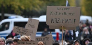 Düsseldorfer Kulturszene protestiert gegen AfD-Auftritt Gegen den AfD-Auftritt bildete die Kulturszene ein spontanes Bündnis.