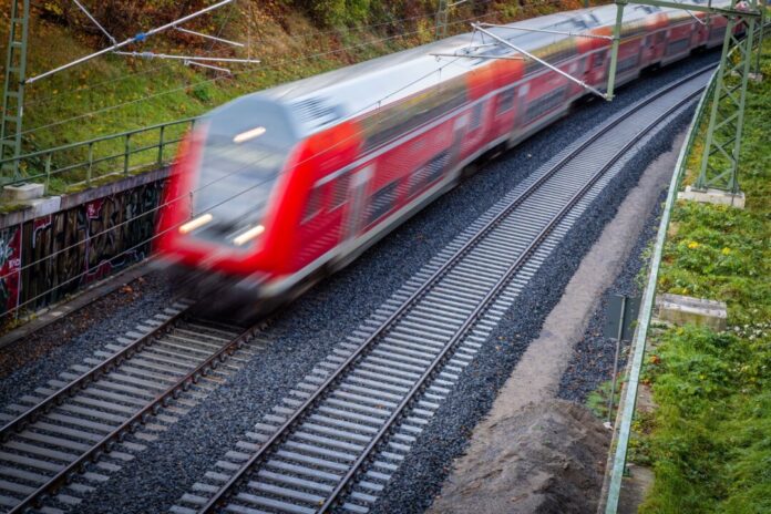 Trassenpreise im Schienenverkehr steigen 2027 kräftig Verkehrsminister: Bund muss mehr für Regionalverkehr zahlen. (Archivbild)