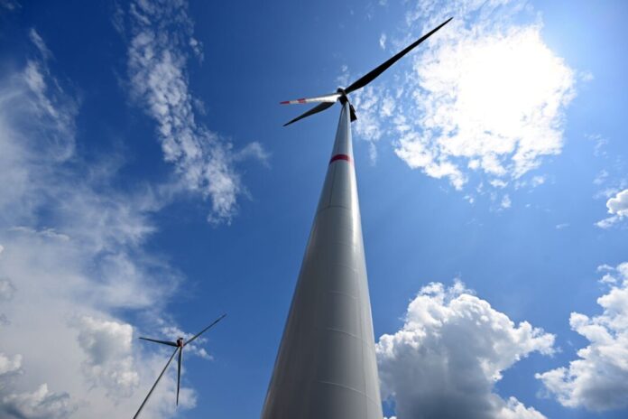 Windräder in NRW Davon gibt es immer mehr: ein Windrad in NRW. (Symbolbild)