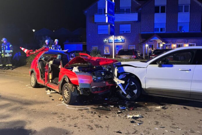Schweren Verkehrsunfall in Bad Essen Drei Menschen wurden nach dem Unfall schwer verletzt ins Krankenhaus gebracht.