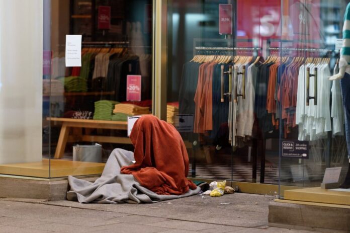 Schlafsäcke, Decken, Zelte - eine Million für Obdachlose Geld ist wichtig, um Menschen auf der Straße zu helfen - genau hinsehen aber auch. (Symbolbild)